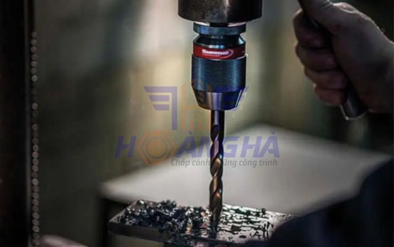 Cách bắn vít vào inox - ảnh 1