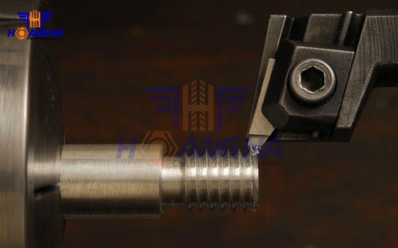 phương pháp sản xuất thanh ren tiện ren