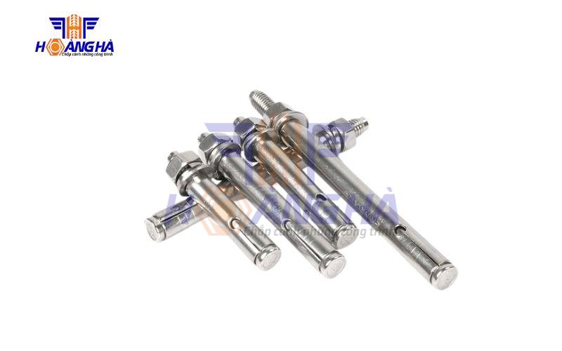 So sánh tắc kê thép và inox giá thành