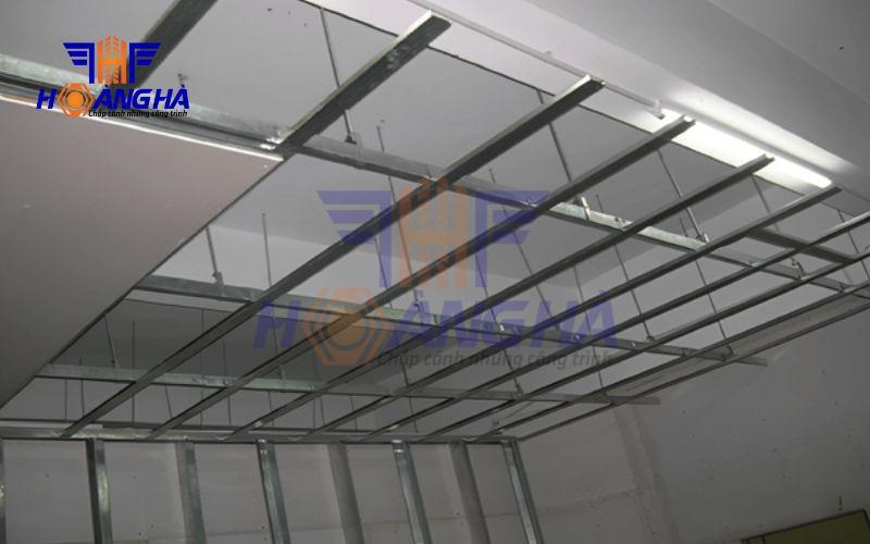 Ty treo khi thi công trần thạch cao