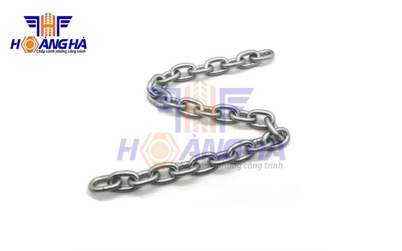 so sánh dây xích inox và dây xích thép