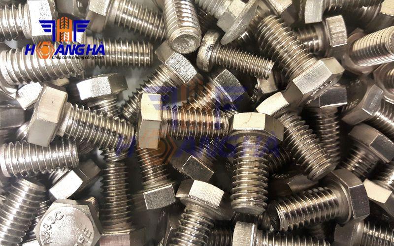 Bu lông chống xoay được sản xuất từ thép cacbon và inox 304