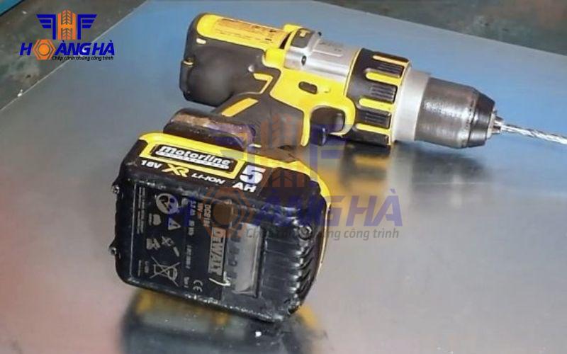 Khoan tháo đinh tán