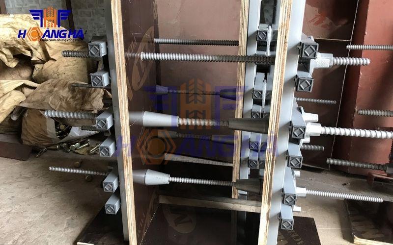 Gia công ty ren inox