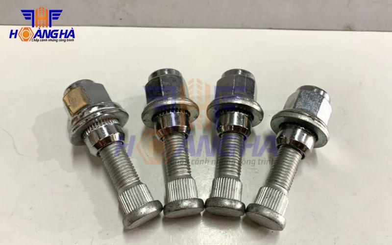 Bu lông tắc kê xe ô tô
