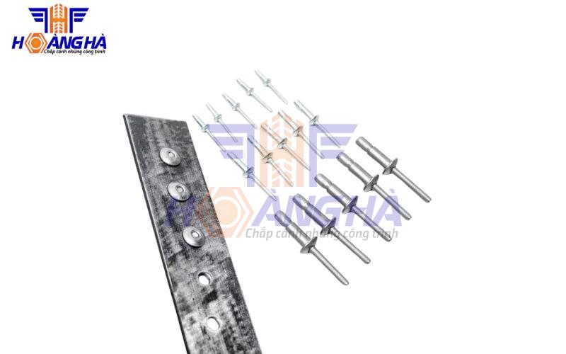 Đinh tán thường được sử dụng trong các kết cấu như giàn cần trục, cống thoát nước, nồi hơi