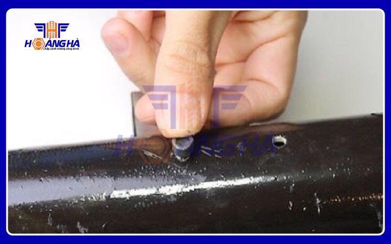 Khi ốc lỏng có thể sử dụng móng tay để vặn