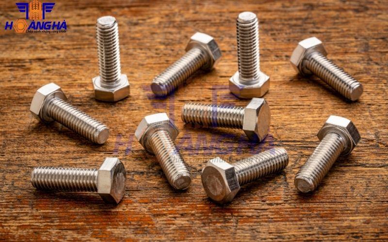 Bulong inox 304 nên dùng cho môi trường có độ ẩm cao nhưng không chứa muối hoặc hóa chất mạnh