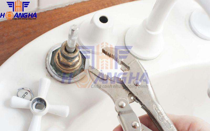 Siết chặt bulong đúng kỹ thuật đảm bảo kết cấu chắc chắn