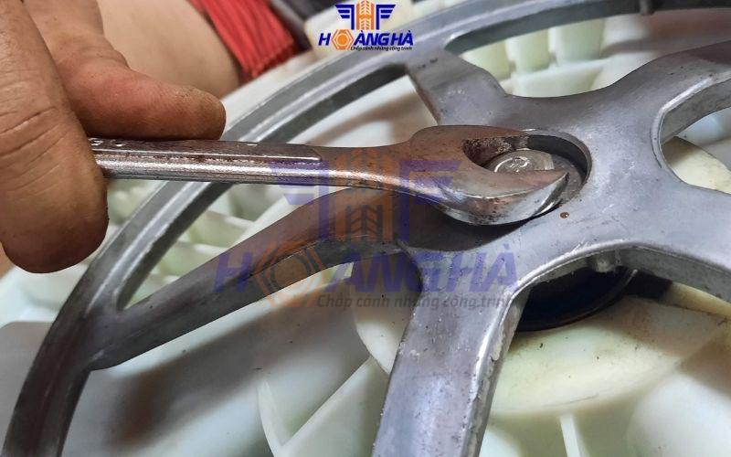 Không siết đúng trình tự
